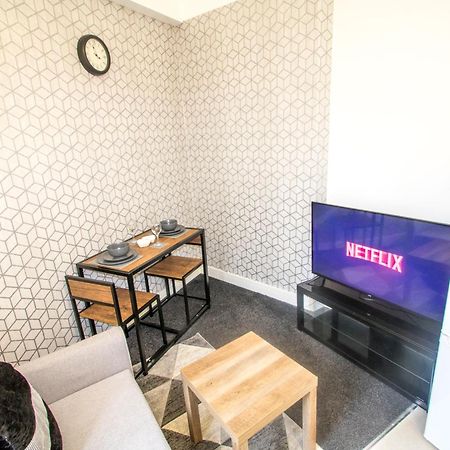 Cozy And Charming - 1 Bedroom Apartment - Free Parking, Transit Links, Close To Stadiums Manchester Eksteriør billede
